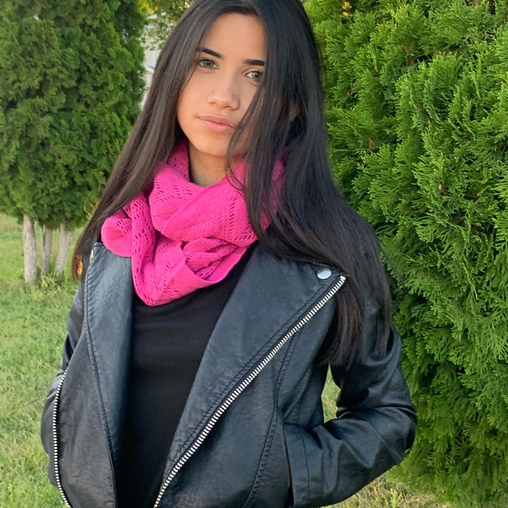 Pink scarf - Picture 3 of 3